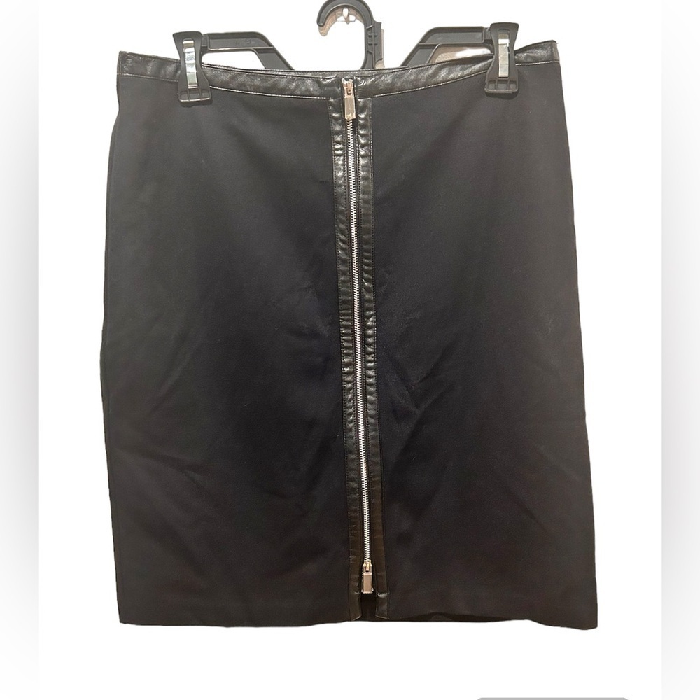 Vince Camuto Black Zipper Front Skirt with Faux Leather Trim Size 8 - Picture 3 of 6